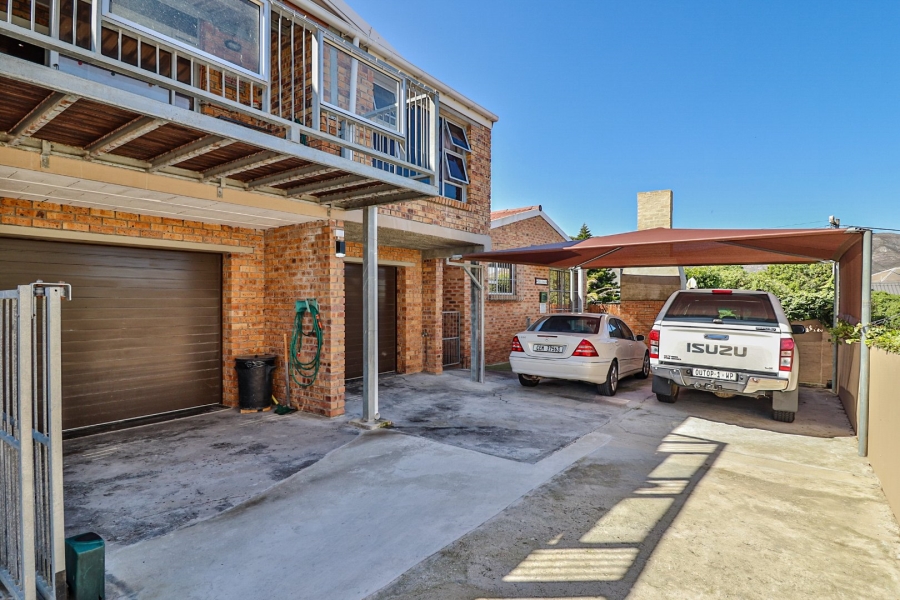 4 Bedroom Property for Sale in De Kelders Western Cape